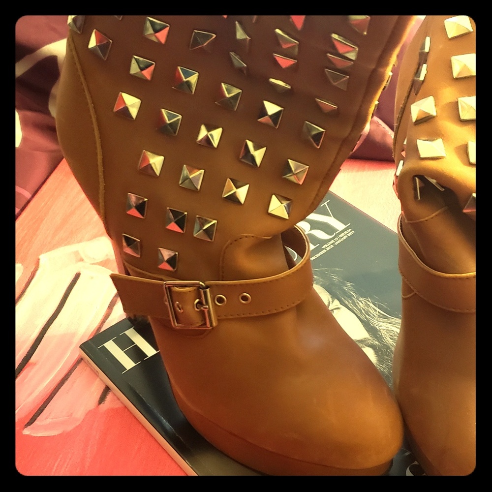 N.Y.L.A Apollo leather upper tan studded boots